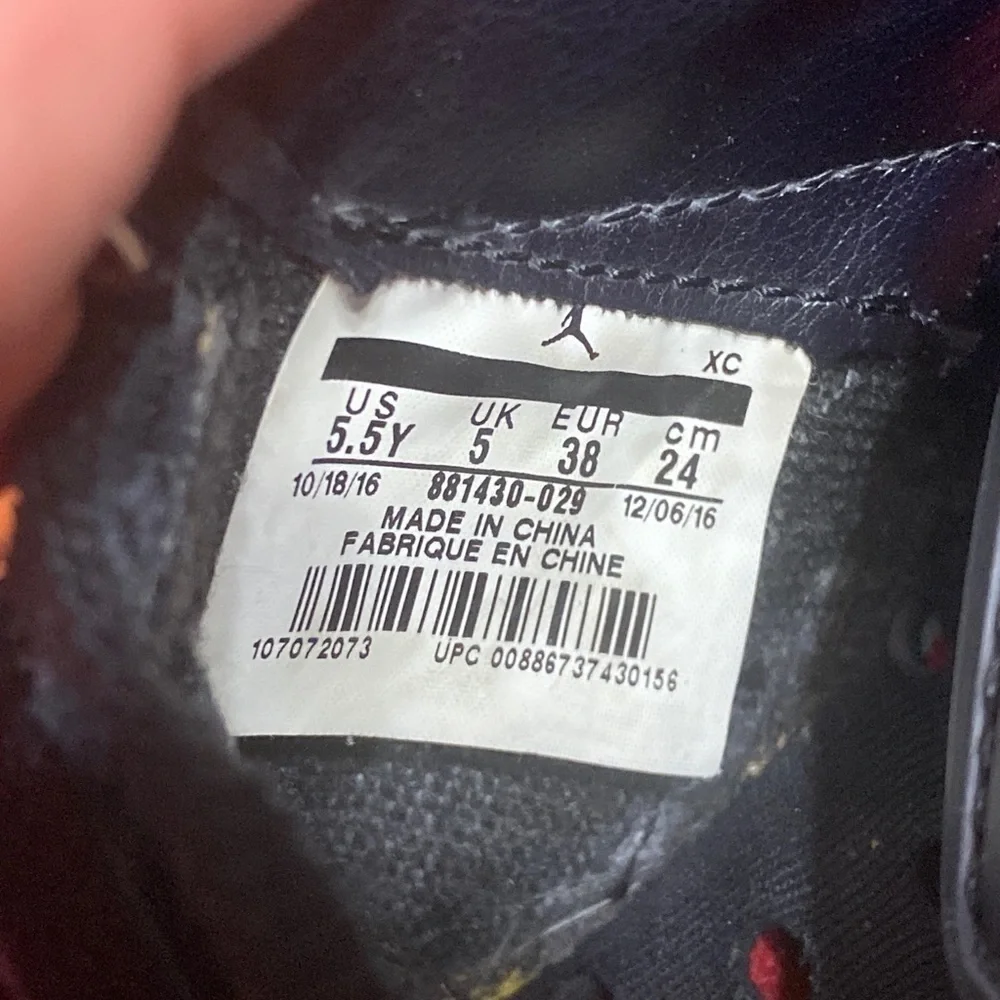 JORDAN 6 Retro Heiress Black Suede Size 5.5Y [881430-029].